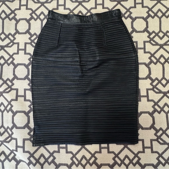 Gianni Versace Black Textured Genuine Leather Pencil Skirt Sz 42 US 10 - Picture 6 of 17